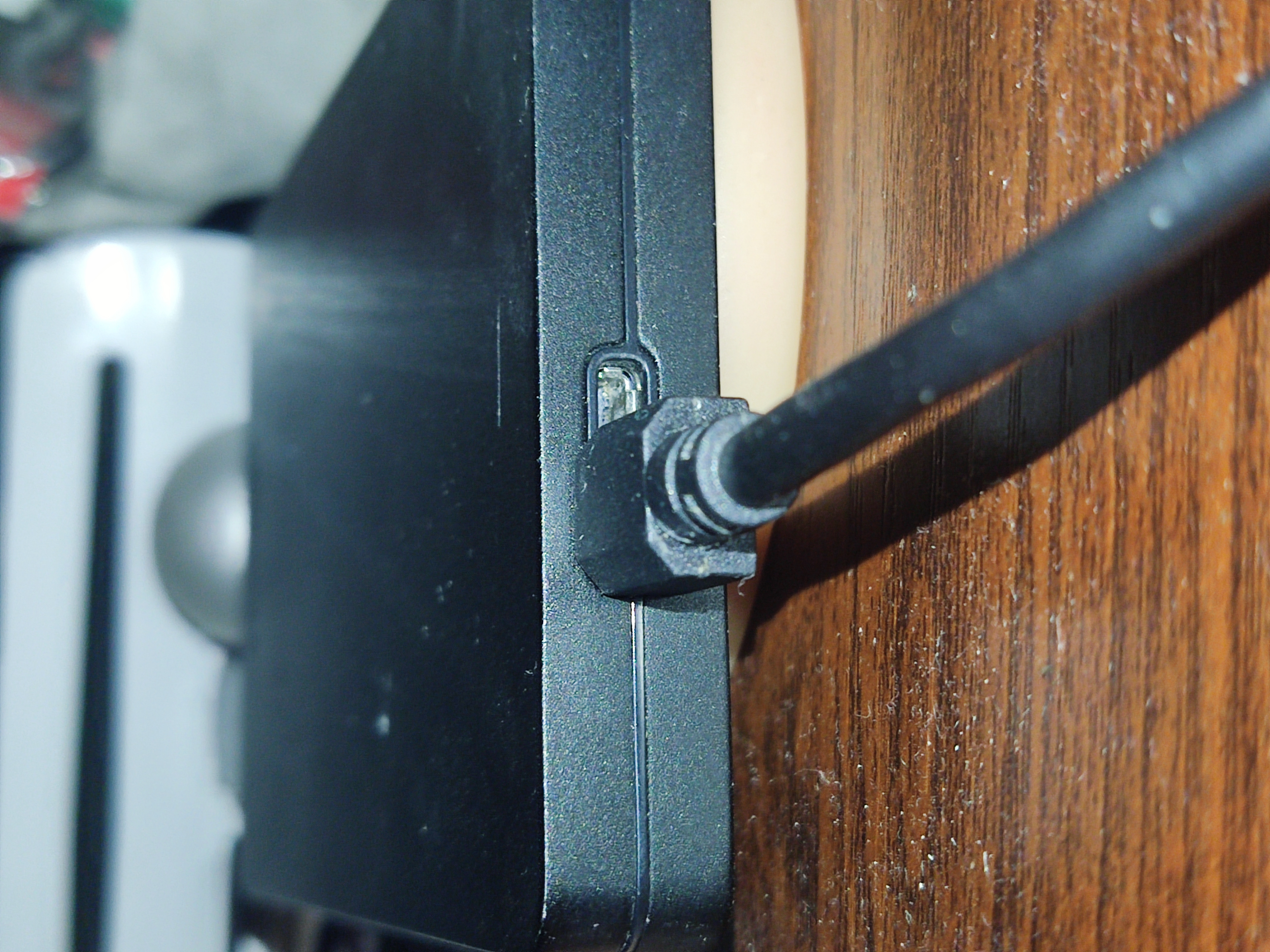 Image shows micro USB 2.0 cable intended for a Sony PS4 console in a Toshiba USB 3.0 HDD